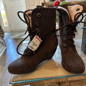 Blowfish NWT Brown Wedge Boots